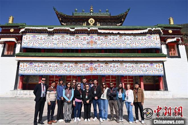 中外嘉宾甘南行 探秘高原藏地文旅新魅力1.jpg