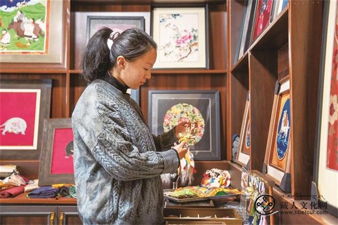 拉萨“堆绣”文创守正创新走出特色传承路3.jpg