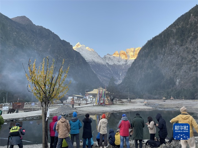 云南雨崩村：徒步热潮中的藏族村落1.jpg