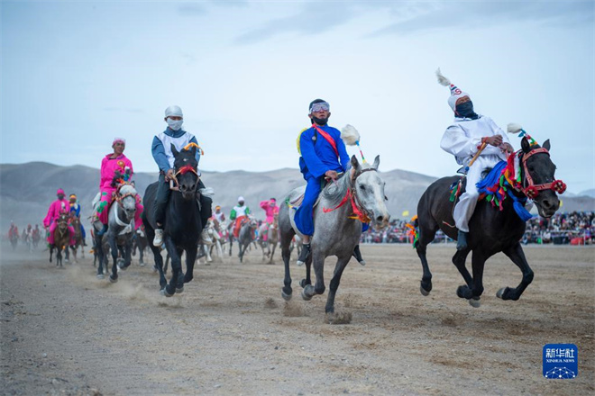 西藏阿里：“噶尔恰钦”赛马会开幕2.jpg