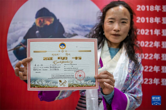 “地球之巅”的女性力量——专访全球首位登顶全部14座8000米级高峰的女性登山者董红娟2.jpg