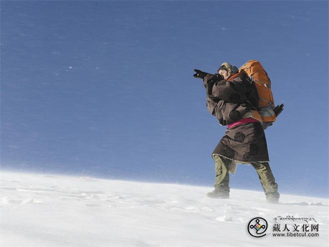 阿尼玛卿雪山下的光影人生 ——牧民摄影家才让当周的故事1.jpg