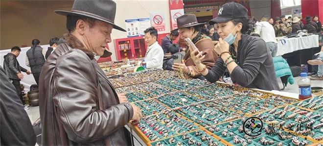 西藏珠宝及艺术品博览会在拉萨举办.jpg
