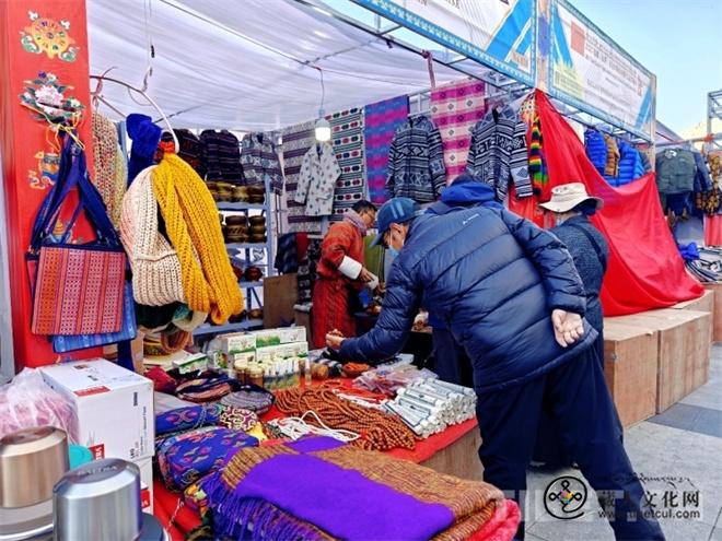 拉萨—尼泊尔非遗手工品交易会举行9.jpg