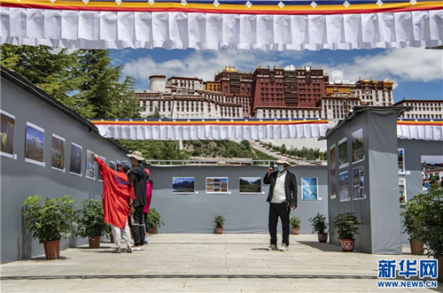 第十三届西藏珠穆朗玛摄影大展开幕1.jpg