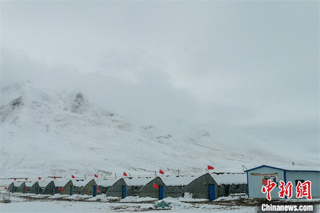 西藏海拔4400多米康马县收获草莓 设施农业丰富农牧民食谱2.jpg