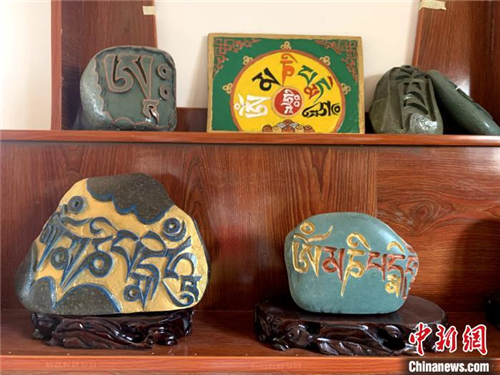青海省称多县传统古老技艺成民众致富法宝4.jpg