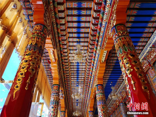 世界彩绘面积最大的单体藏传佛殿建筑在青海被认证1.jpg