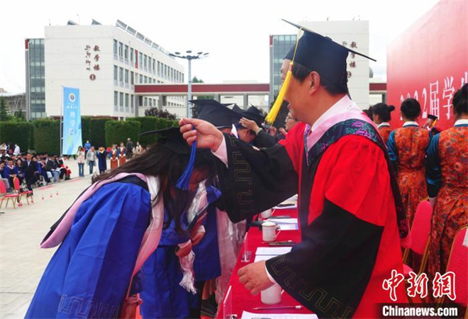 西藏大学举行2022届学生毕业典礼2.jpg