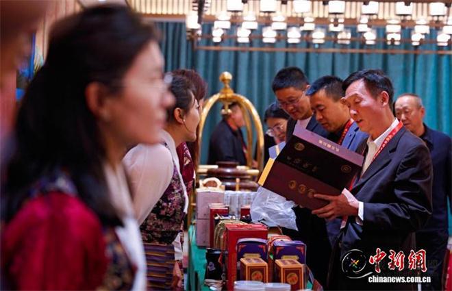 西藏隆子县举行2025年文化旅游产业发展大会1.jpg