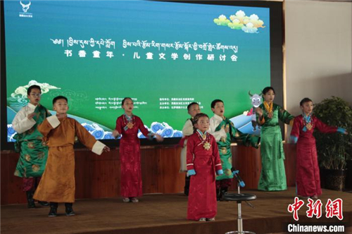 西藏专家学者畅谈儿童文学创作 共促儿童教育发展1.jpg