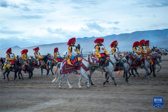 西藏阿里：“噶尔恰钦”赛马会开幕5.jpg