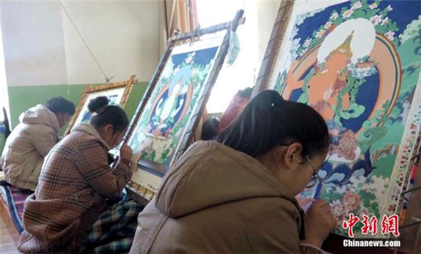 西藏唐卡艺术：画笔下的新女性“色彩”1.jpg