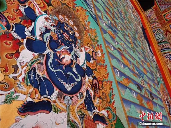 世界彩绘面积最大的单体藏传佛殿建筑在青海被认证4.jpg