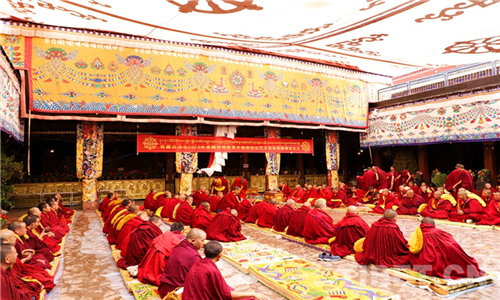 西藏12名僧人获得“格西拉让巴”藏传佛教最高学位1.jpg