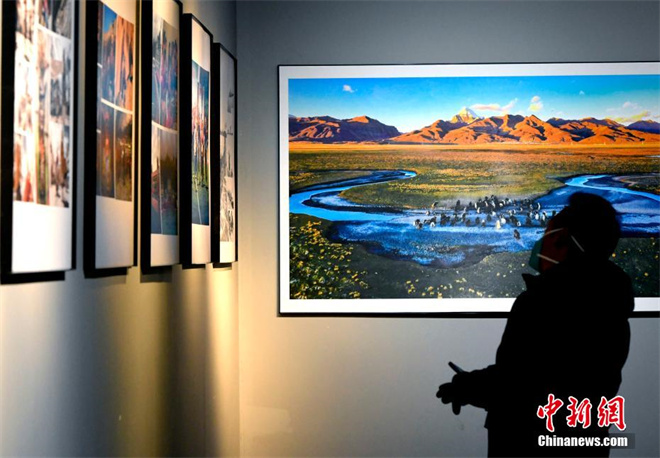 第十五届西藏珠穆朗玛摄影大展拉萨开幕5.jpg