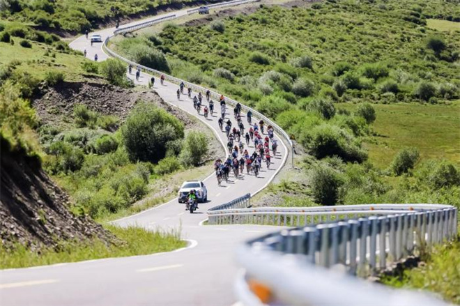 全国近200名自行车爱好者角逐红原雅克自行车挑战赛2.jpg