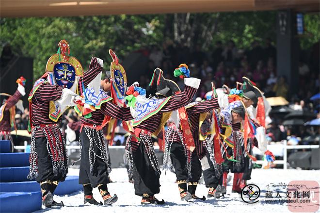 四川康定：2026年“四月八”跑马山转山会盛大启幕1.jpg