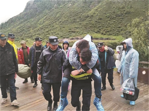 甘孜州各景区竞相开展人文关怀行动3.jpg