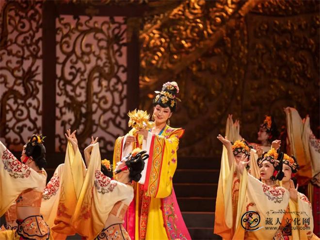 谱写民族团结华章 《金城公主》在成都上演4.jpg