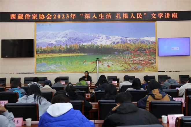 西藏作家协会采风笔会在林芝市波密县举行3.jpg