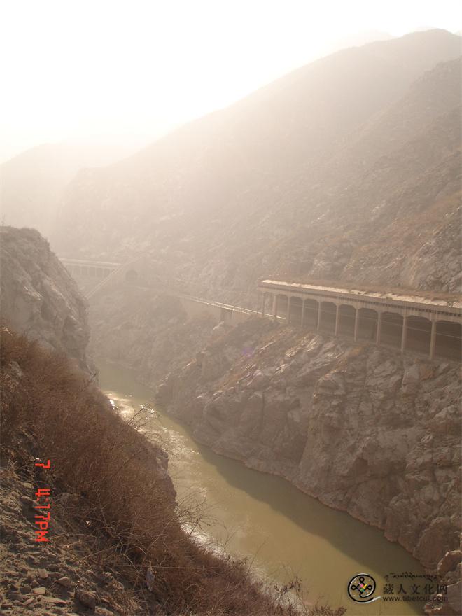 从永登往乐都去必经的享堂峡.JPG