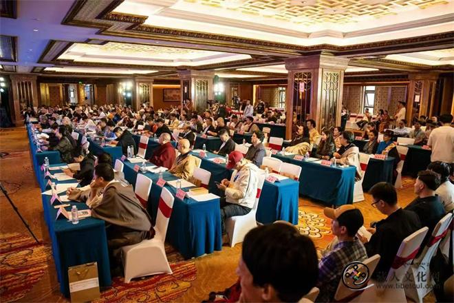 《藏族古典寓言小说》新书发布会在成都举办2.jpg