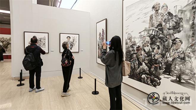 王万成现实主义藏族人物水墨画在中国美术馆展出3.jpg