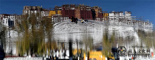 倒影布达拉宫.JPG