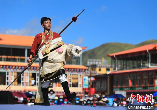 四川壤塘23名藏族青年角逐最美“摩萨·婆萨” 为家乡代言3.jpg
