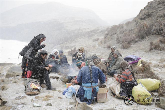 阿尼玛卿雪山下的光影人生 ——牧民摄影家才让当周的故事2.jpg