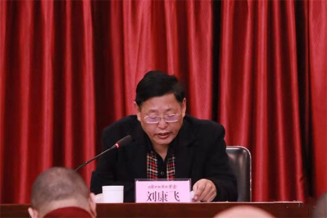 刘康飞甘孜州藏研所所长、甘孜州编译中心主任.jpg