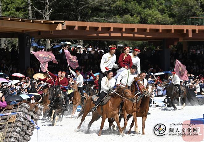 四川康定：2026年“四月八”跑马山转山会盛大启幕3.jpg