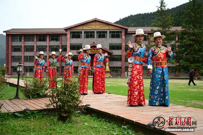 雪域高原“三格毛”传承中国藏族服饰之美3.jpg