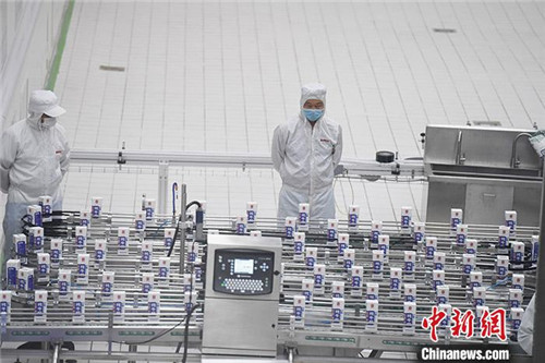 甘南州“一碗奶”酿系列新品飘香海外1.jpg
