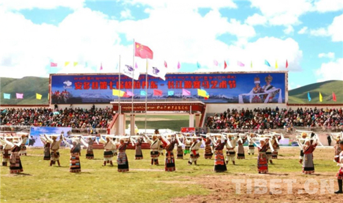 西藏安多县第七届格拉丹东——长江源赛马艺术节开幕1.jpg