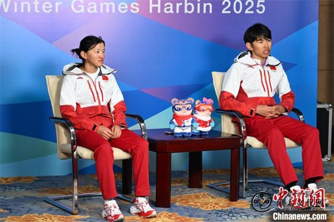 布鲁尔、次旦玉珍：牧民的孩子从山区滑向亚洲之巅1.jpg