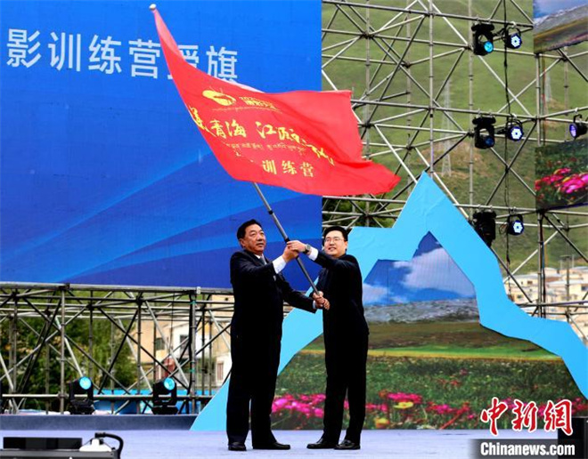 首届中国野生动物摄影大展在青海玉树启幕5.jpg