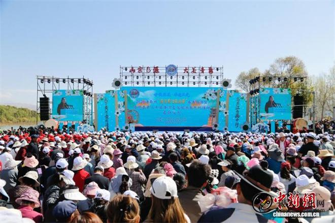 赏梨花观黄河 青海贵德黄河文化旅游季启幕2.jpg