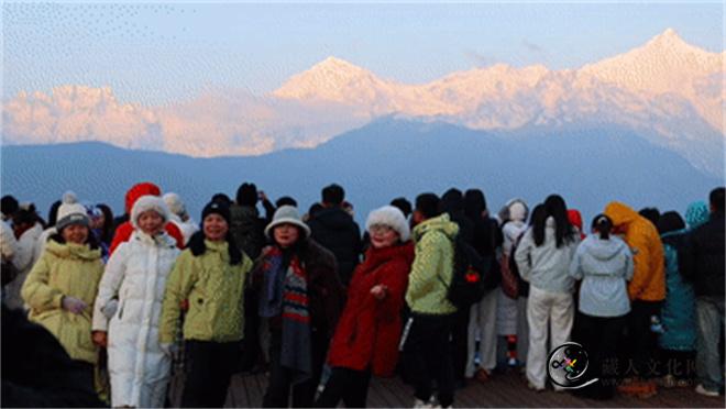 云南德钦：雪山迎客至 文旅人气旺2.jpg