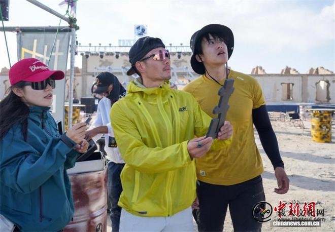 首届柴达木星球挑战赛在青海冷湖开赛2.jpg
