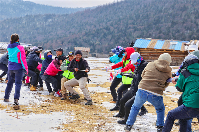 香格里拉雪山徒步带你感受冰雪魅力4.jpg