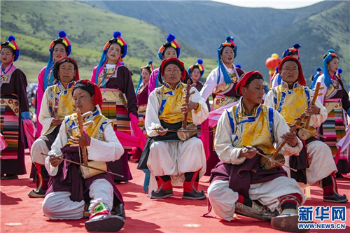 西藏首届弦子舞展演在芒康举行5.jpg
