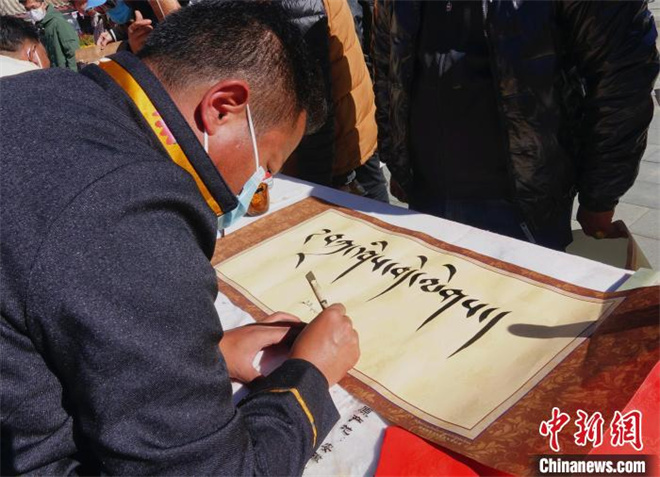 西藏林芝：多彩民俗活动迎接工布新年4.jpg