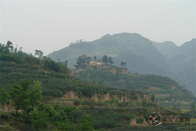 深藏育山，烟岚缭绕.JPG