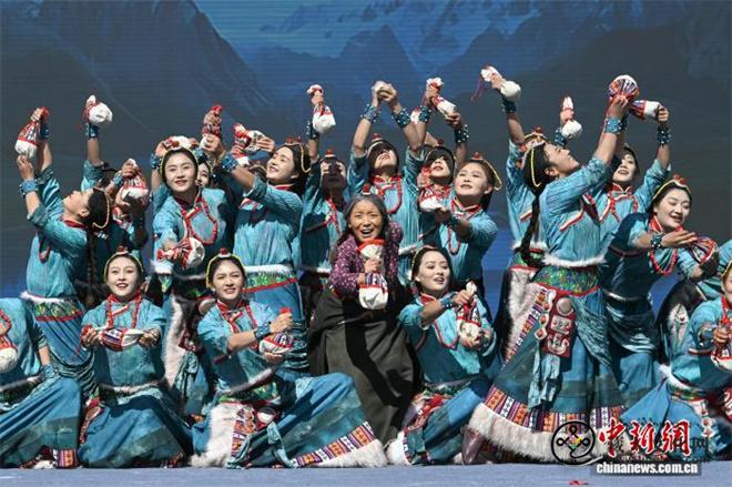 “大地欢歌 格桑花演出季”惠民演出拉萨开演2.jpg