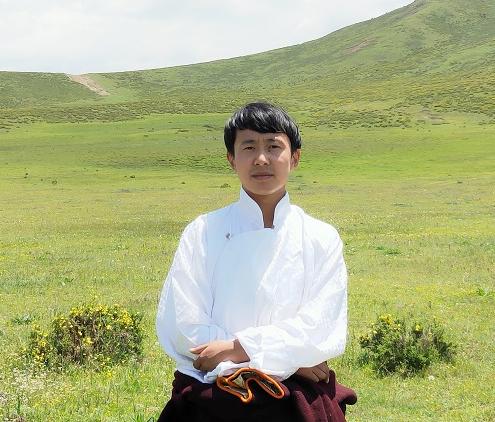 岗路巴·完代克：黄昏，沾着一身的光明（组诗）