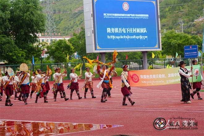 青海同仁市2025年热贡六月会首届展演活动举办2.jpg