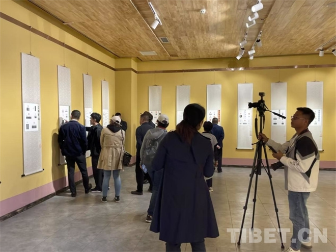 “闽藏情深”篆刻艺术作品展在鲁朗国际旅游小镇开展3.jpg