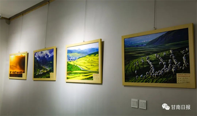 “奋进新征程 迎接二十大”甘南州书画摄影作品大展开展4.jpg